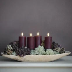 Giftbox w. spike, remote, LED pillar candle 4-pack, wine red