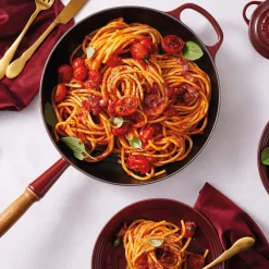 Signature stegepande med træhåndtag Ø 28 cm, garnet