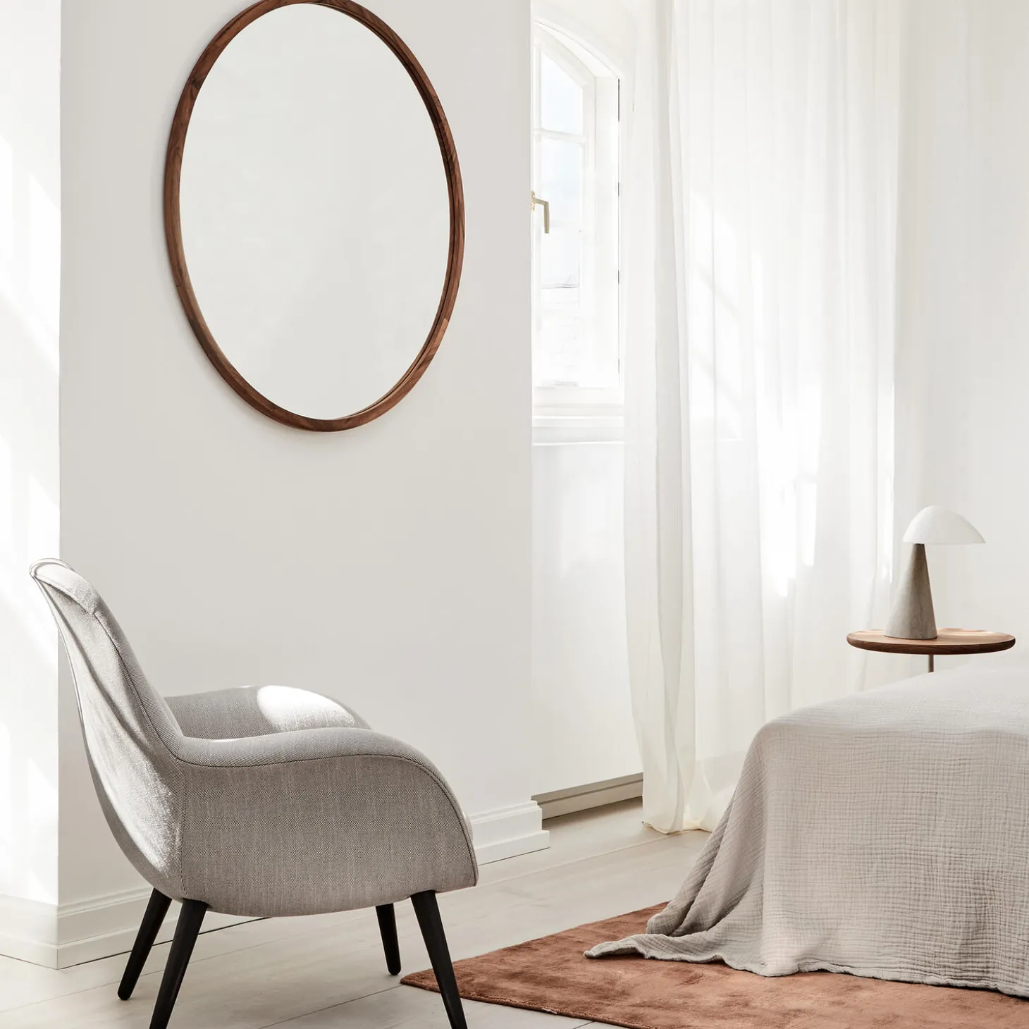 Silhouette spejl Ø 100 cm, oiled walnut